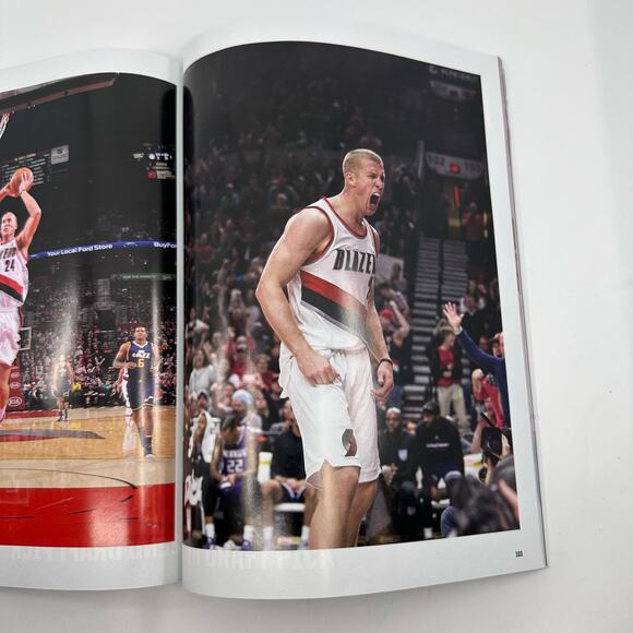 Portland Trailblazer 2016-2017 Damian Lillard, Magazine, Sports, Basketball - Picture 3 of 7